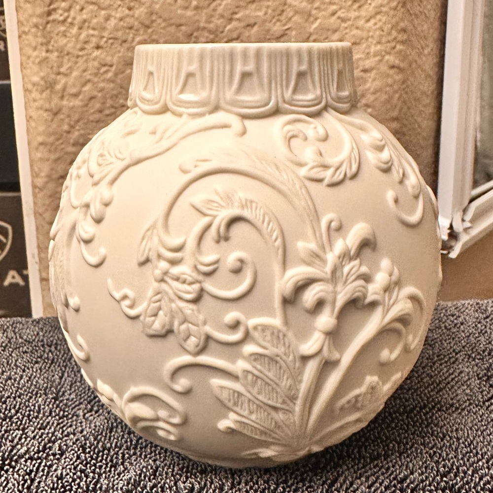 LENOX American By Design  Ornamental Glow Holly Scrollwork Votive Candleholder